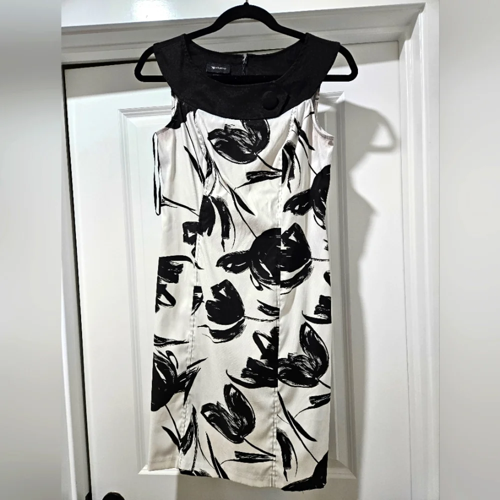 Elegant Black and White Floral Dress - Size 6 - Picture 1 of 4